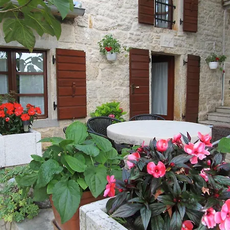 Vesna & Mario With Pool Sveti Lovreč Pazenatički