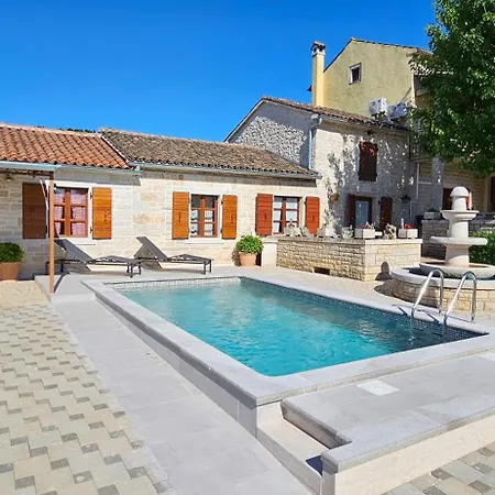 Vesna With Pool - New! Apartment *